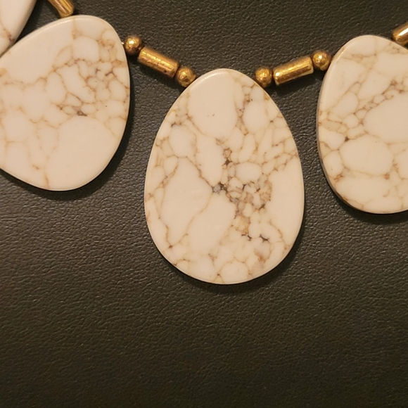 Estate Vintage Magnesite/Howlite Stone Beaded Necklace - Picture 3 of 4